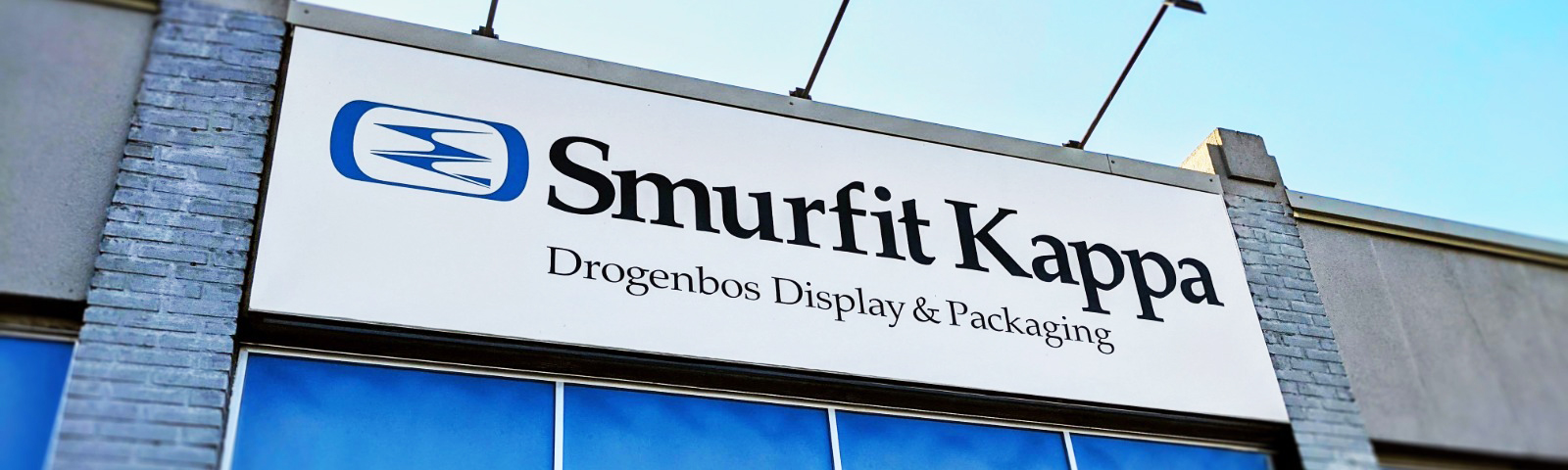 Foto van de voorkant van het Smurfit Kappa Drogenbos kantoor